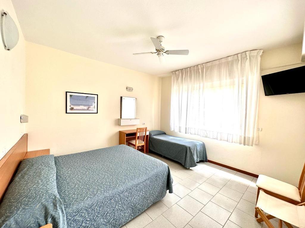 Hotel Haway Misano Adriatico Esterno foto