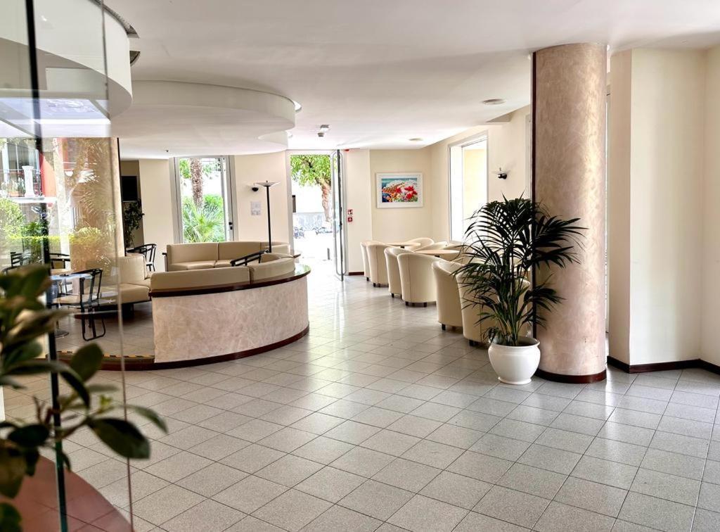 Hotel Haway Misano Adriatico Esterno foto