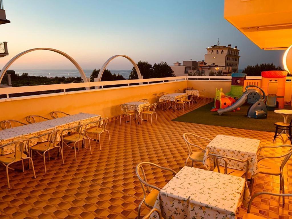 Hotel Haway Misano Adriatico Esterno foto